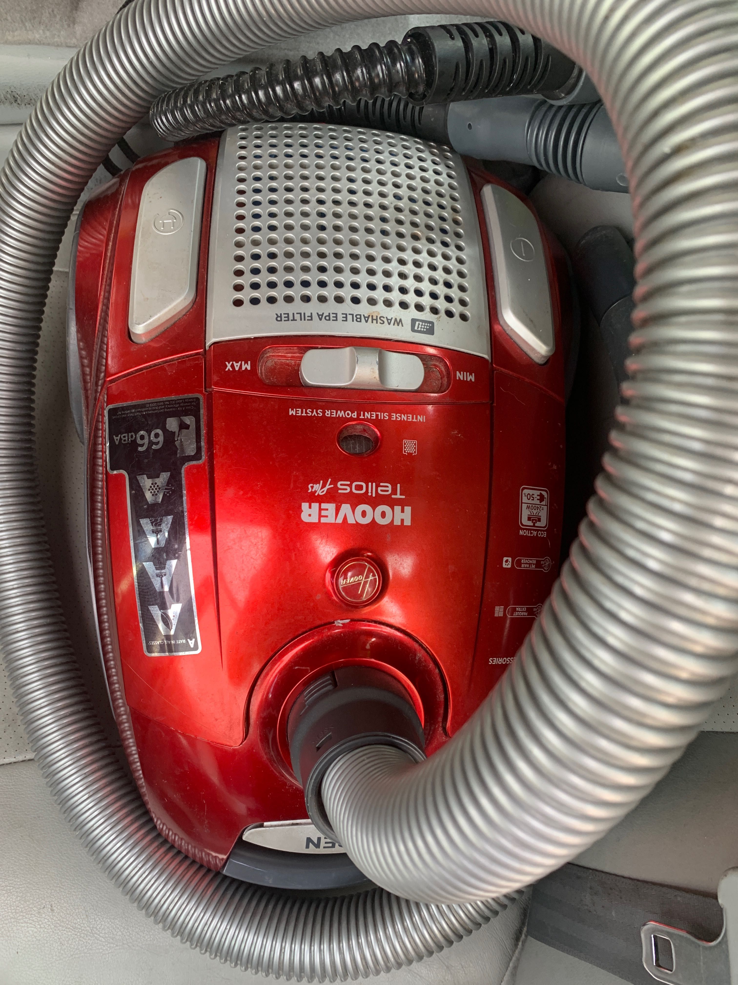 Aspirador Hoover com saco 700W