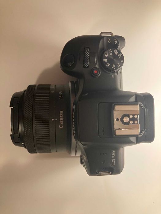 Máquina Fotográfica CANON EOS R 100