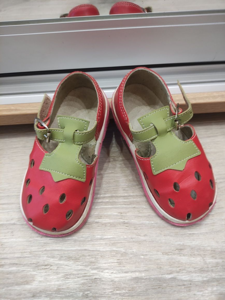 Дитяче взуття для хлопчиків та дівчат