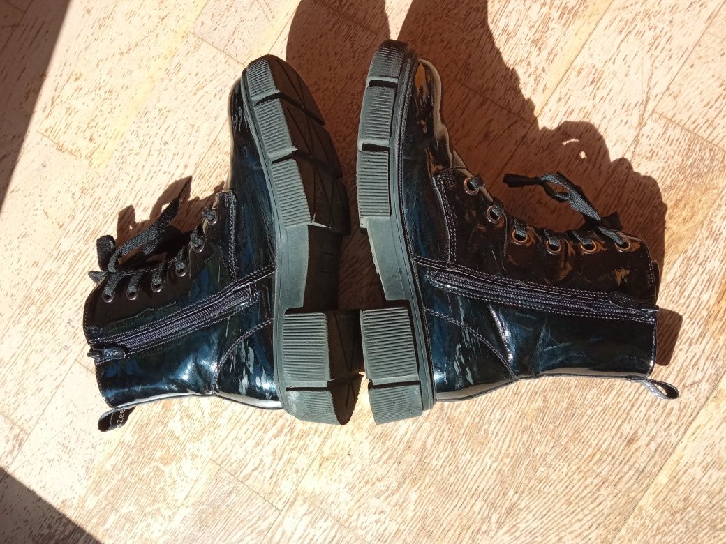 Czarne lakierowane dziewczęce glany Dee Zee/ buty na jesień, rozm. 36