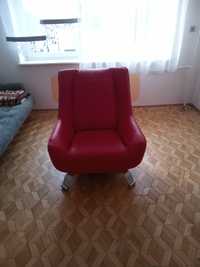 Czerwony fotel skórzany duży