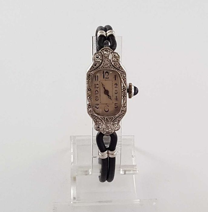 Zegarek z platyny i złota zdobiony diamentami  - lata 20-te XX wieku