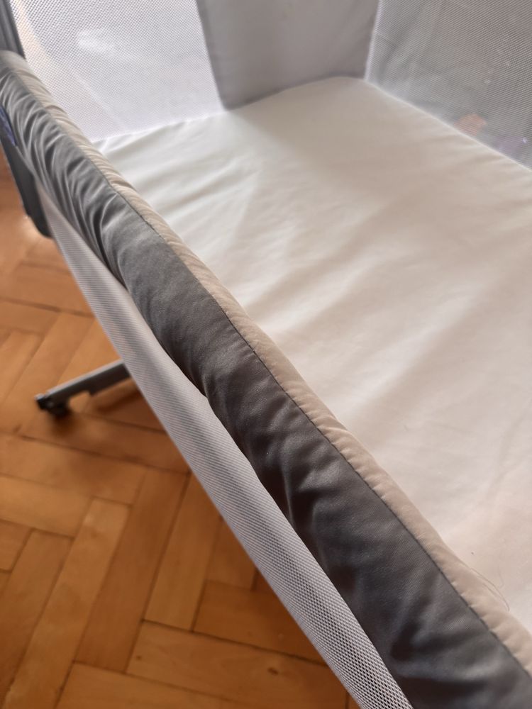Sprzedam Chicco Next2Me Magic 2 w kolorze Moon Grey