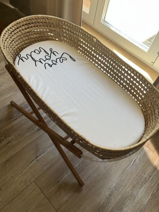 Kosz Mojżesza, łóżeczko