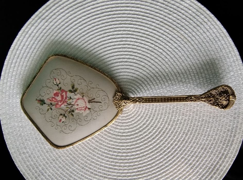 Антикварне дзеркальце