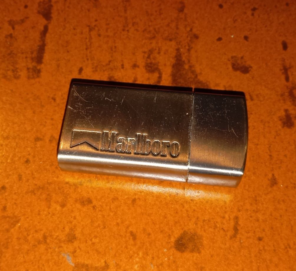 Cinzeiro Marlboro