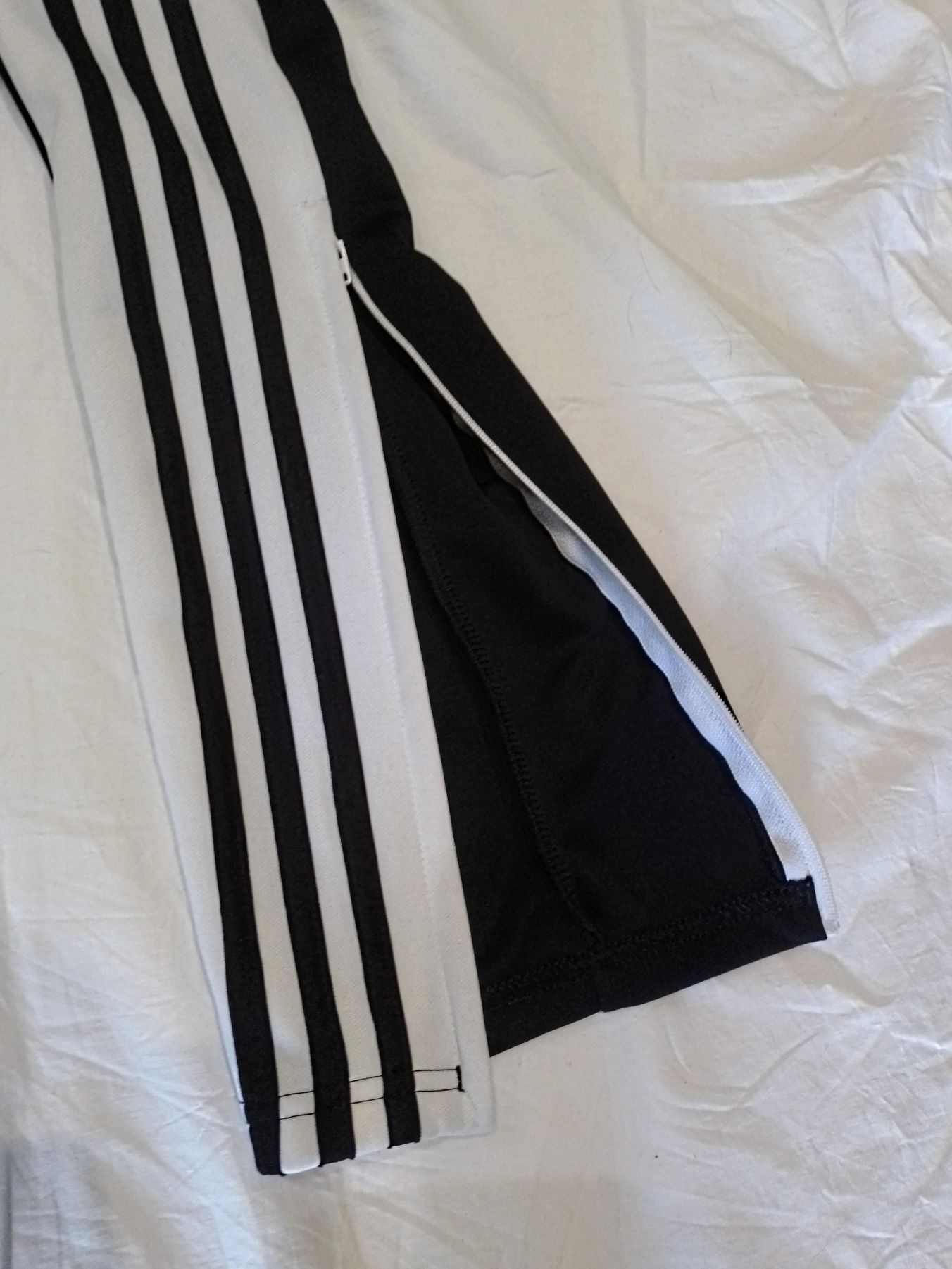 Спортивные штаны Adidas original на лампасах