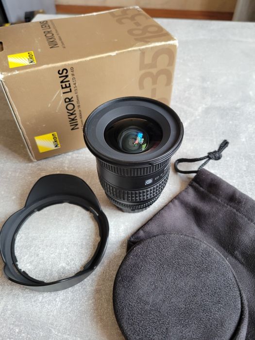 Ширококутний об'єктив Nikkor AF 18-35mm