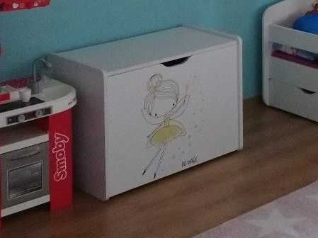 Sprzedam skrzynię na zabawki dla dziewczynki