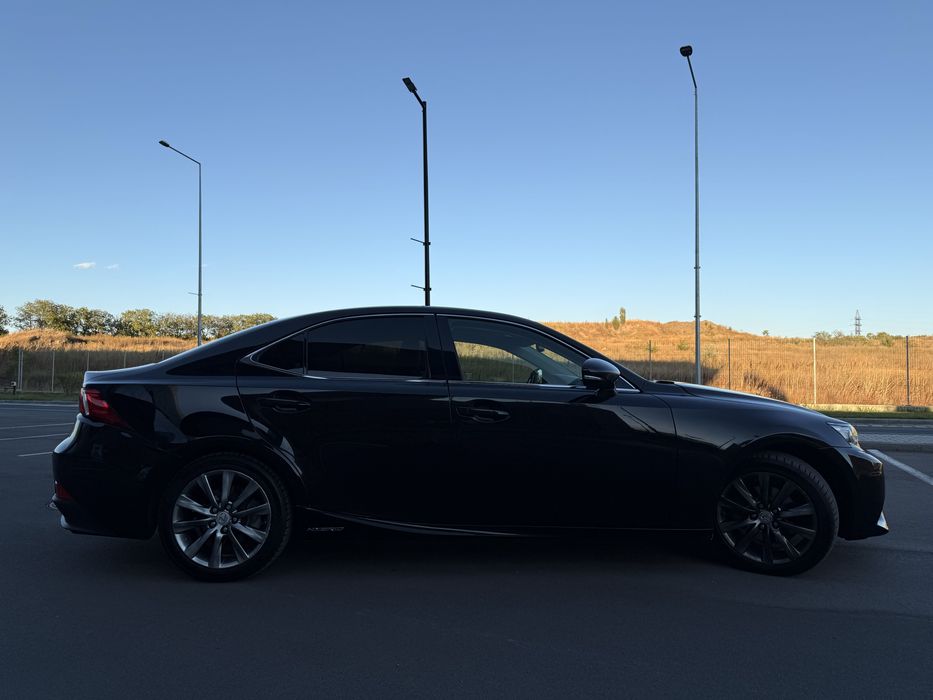 Lexus IS 300h 2016