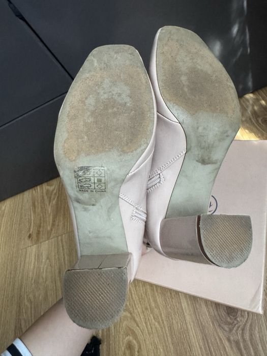 Ботинки бежеві 38 розмір