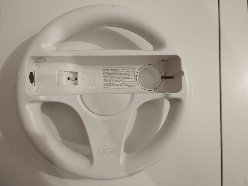 Nintendo Wii com comando acessórios, balança e 4 jogos