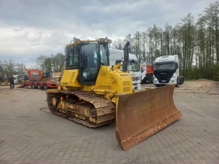 Spychacz Komatsu  D51PX--24 - WYNAJEM