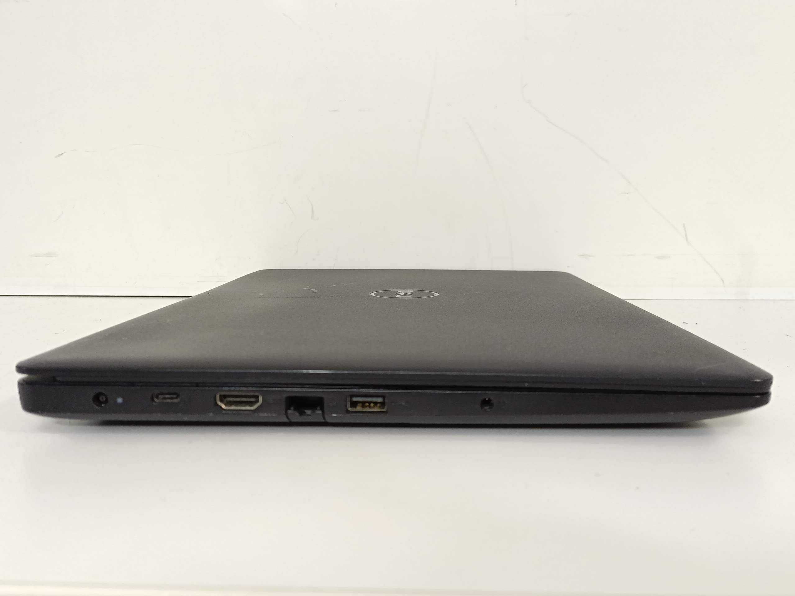 Ігровий Dell Latitude 3590 15.6" FHD i7-8550U 8Gb 240Gb Radeon M460 2G
