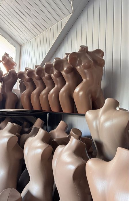 Продам манекени. Торгове обладнання.