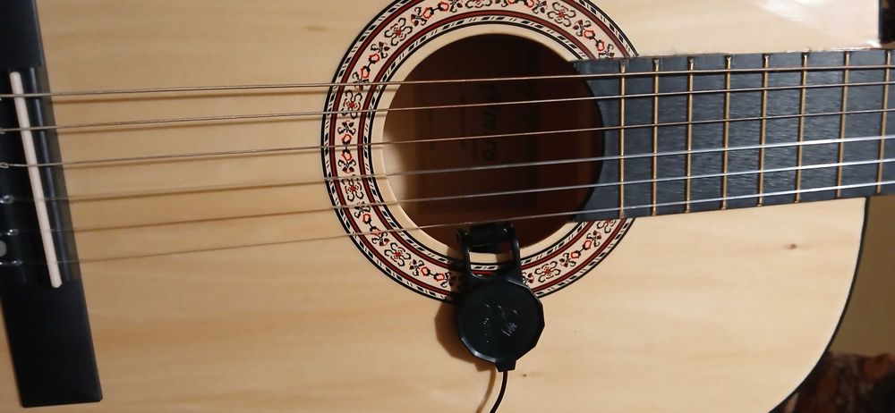 Звукознімач для класичної та акустичної гітари.