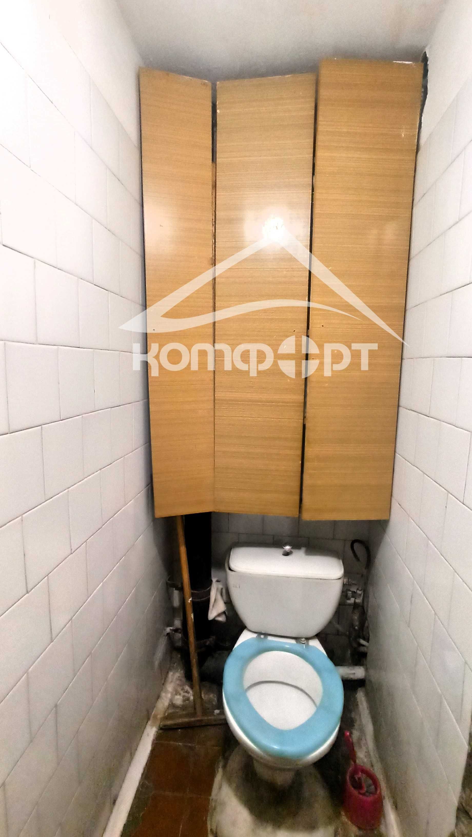 Продам КІМНАТУ з БАЛКОНОМ в гуртожитку (Таллінський квартал)