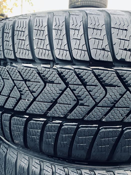 255 40 20 Pirelli winter Scorpion elect 85%