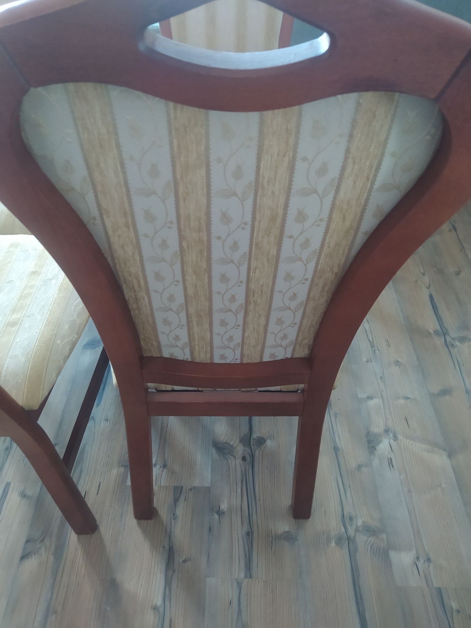 Stół  140/180/86 i 4 krzesła