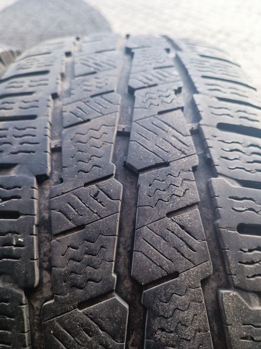 Opona zimowa Michelin 235/65 R16 121/119