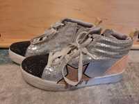 Srebrne buty Skechers z gwiazdą dla dziewczynki rozmiar EU 36