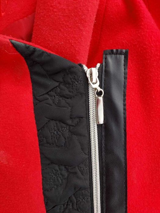 Czerwony płaszcz zapinany na zamek Jean Boison ( rozmiar 10 )