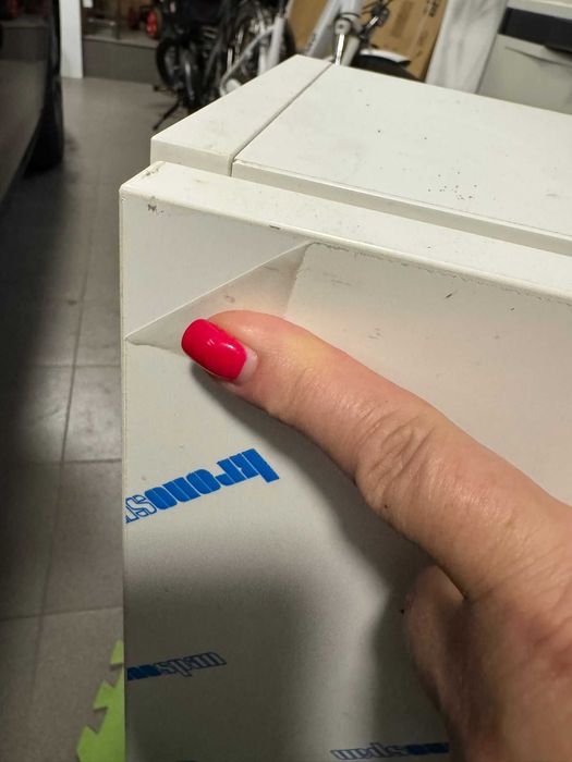 Szafka wisząca z dwoma półkami s60 cm x g20 cm x w80 cm