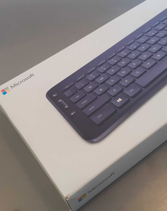 // Teclado Wireless Microsoft All-in-One