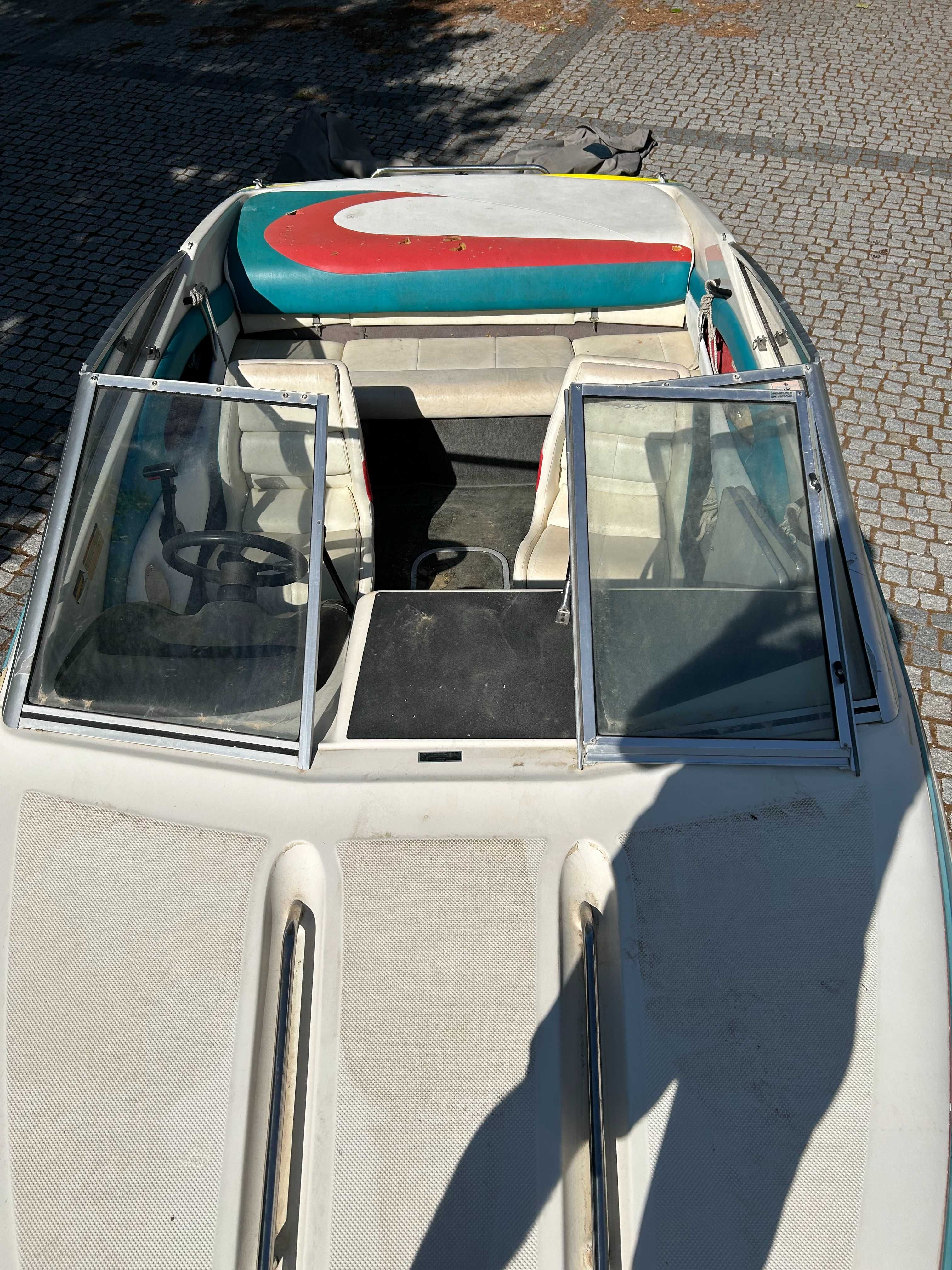 Lancha/Barco Bayliner Capri 1851