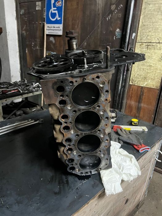 Dół silnika blok wał tłoki Nissan Navara d21 d22 2.5td
