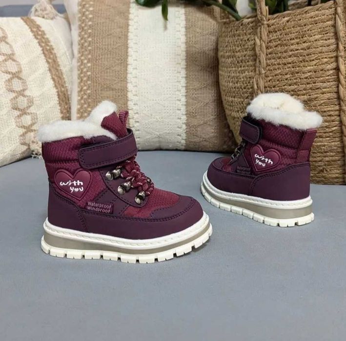 Зимові теплі чоботи для дівчинки мають LED підсвітку підошви