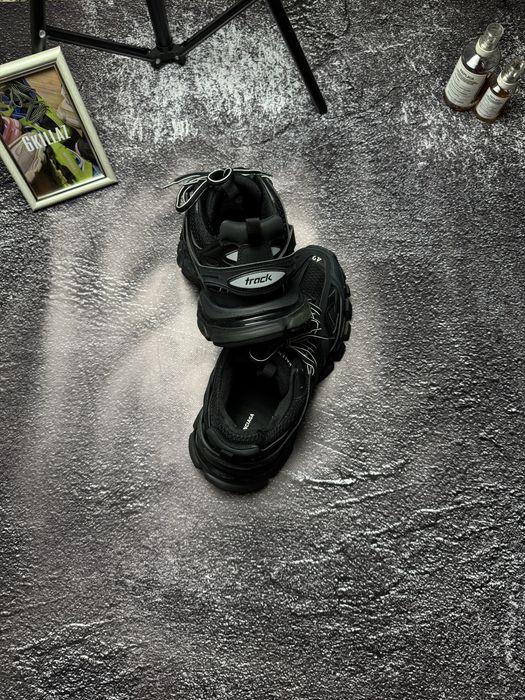 balenciaga track 1 black 42-43