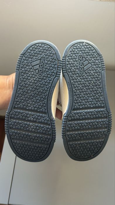 Sapatilhas Adidas Disney (tamanho 27)