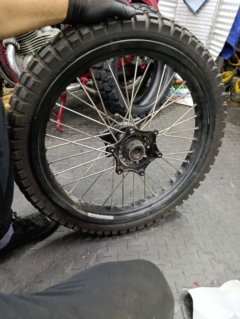 Koło ktm adventure 1190 i 1090 przód przednie 21 z oponą.