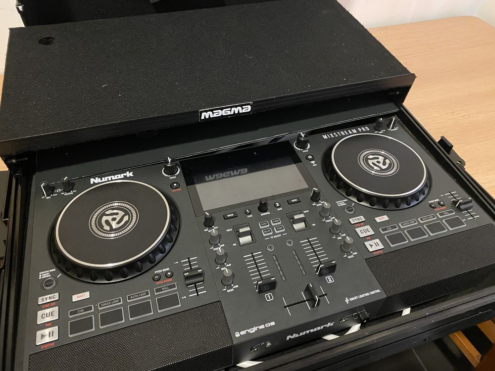 Numark mixtream pro + flightcase