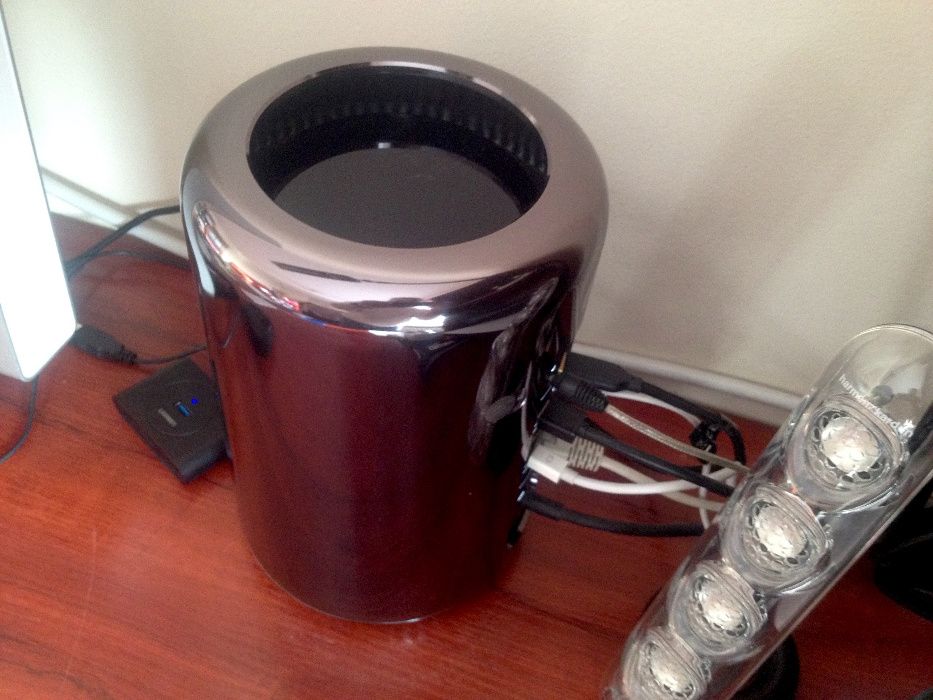 Mac Pro 6.1   12 Core Xeon E5-2697v2  2,7GHz  64GB RAM IDEALNY