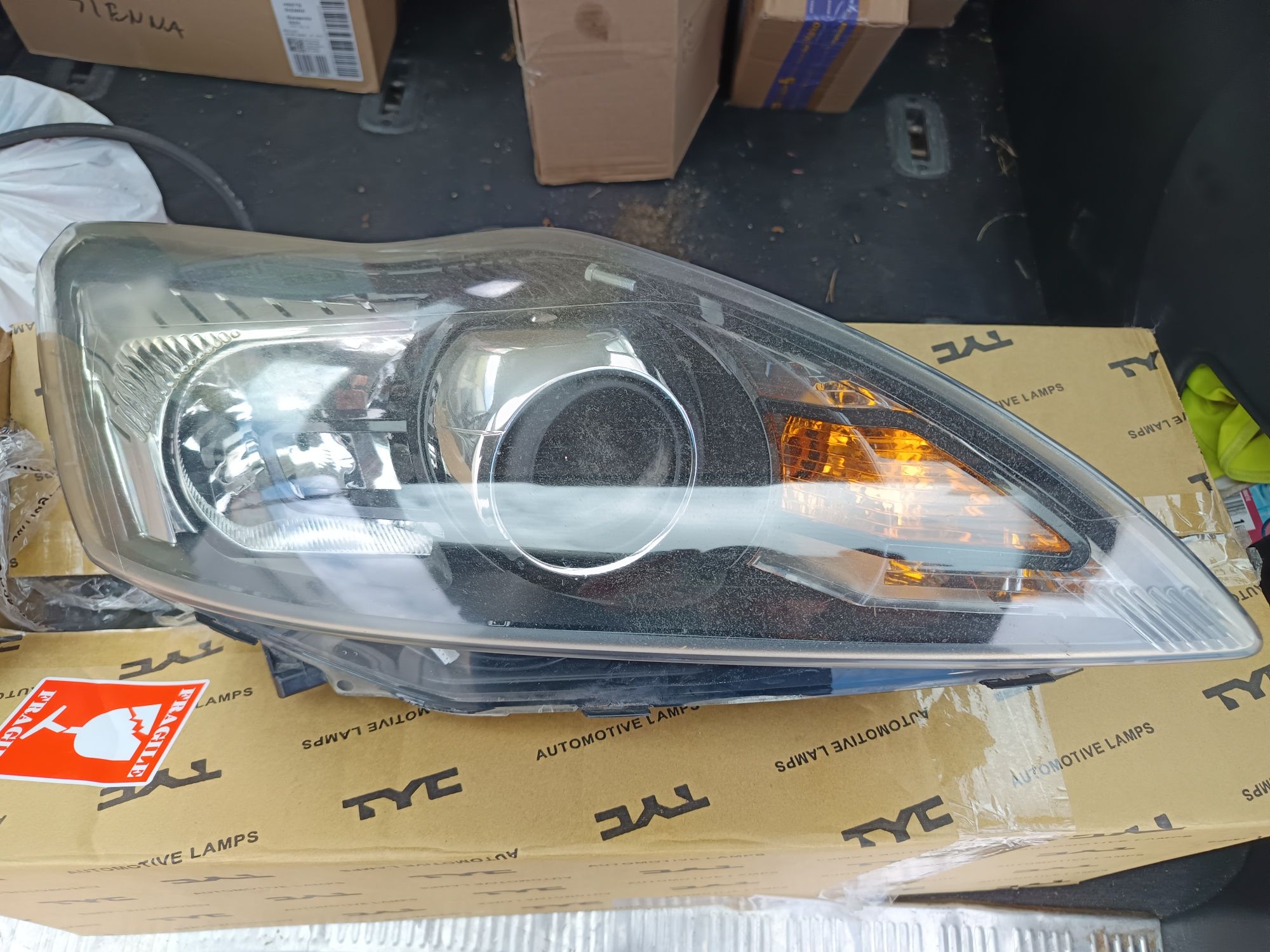 Lampy reflektory przednie Ford Focus II MK2