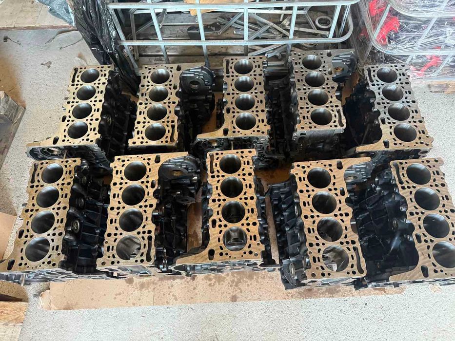 Блок двигуна OM651 OM654 Mercedes Мерседес R6510111401 R6540112400