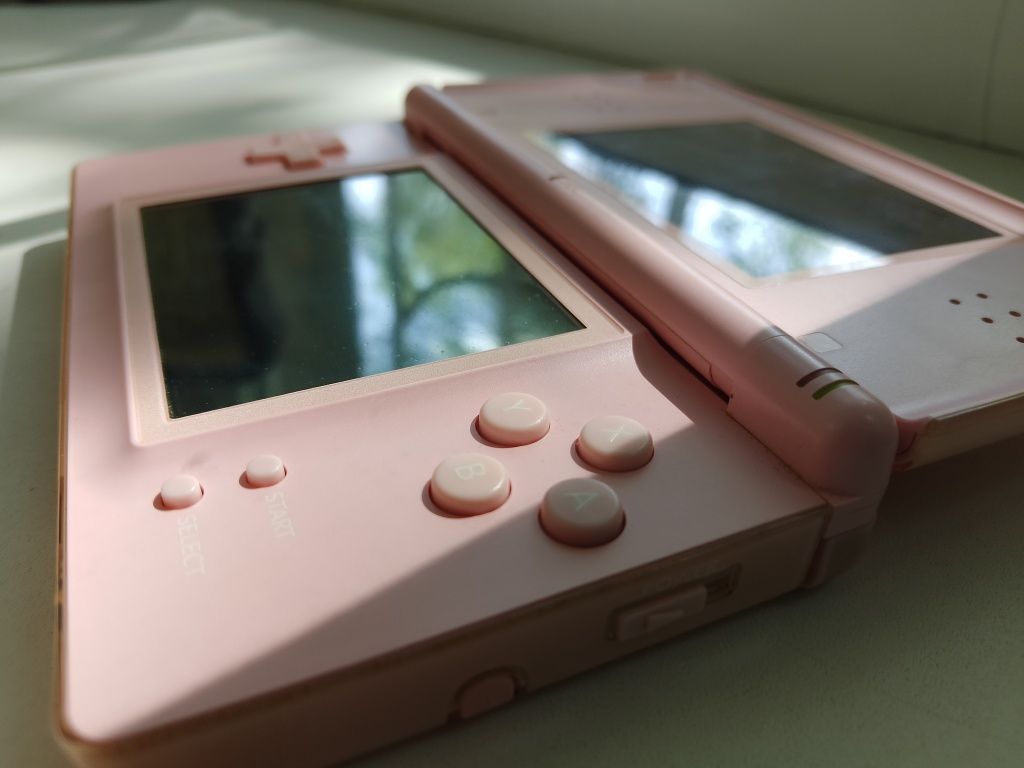 Nintendo ds lite в очень хорошем состоянии