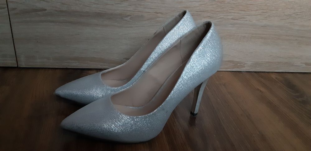 Buty szpilki Menbur białe/srebrna poświata, idealne na ślub, r.37