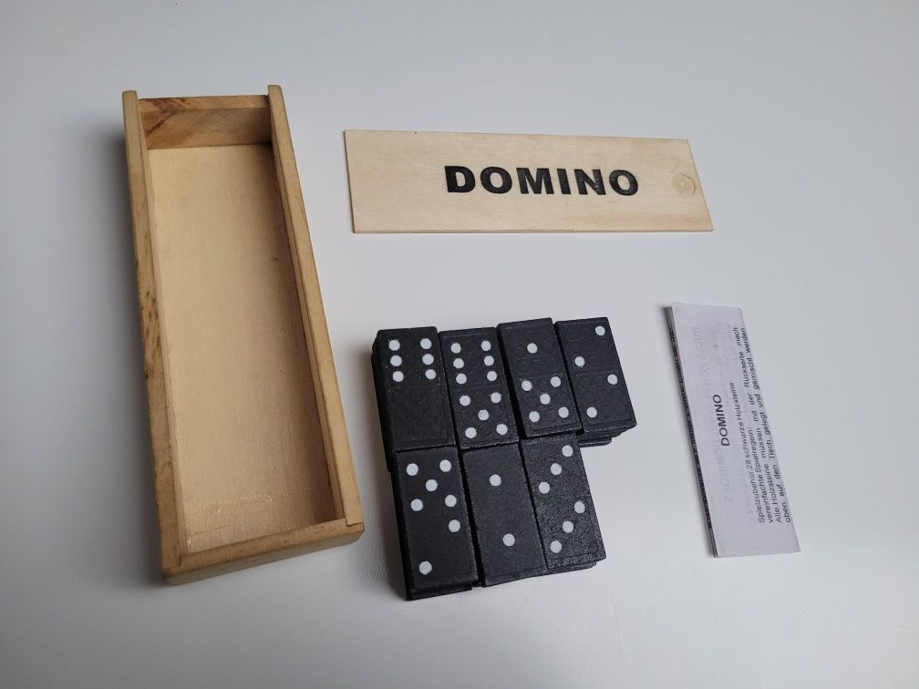 Domino z instrukcją, w drewnianym pojemniku