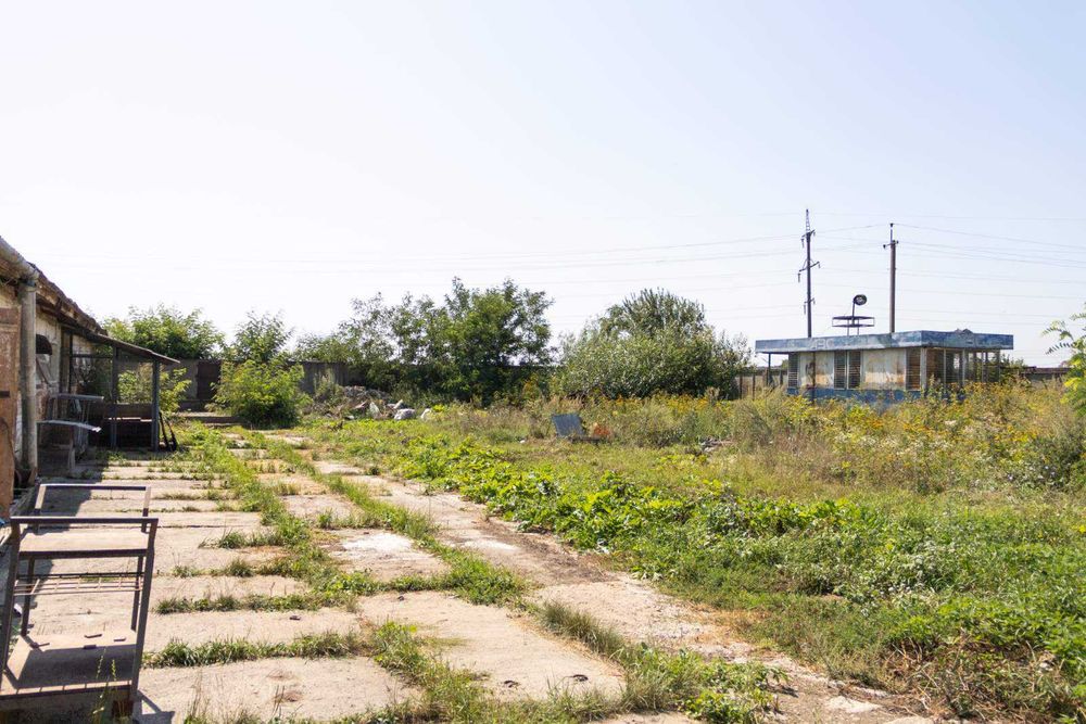 Продаж ферми з підсобними приміщеннями