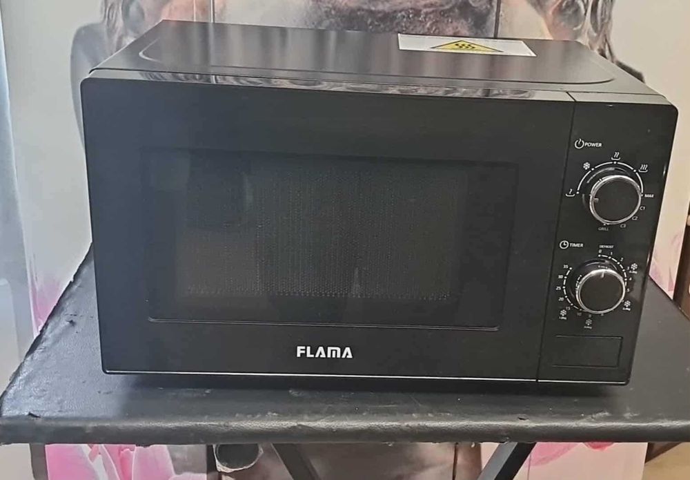 Microondas Flama 700W c/ grill usado