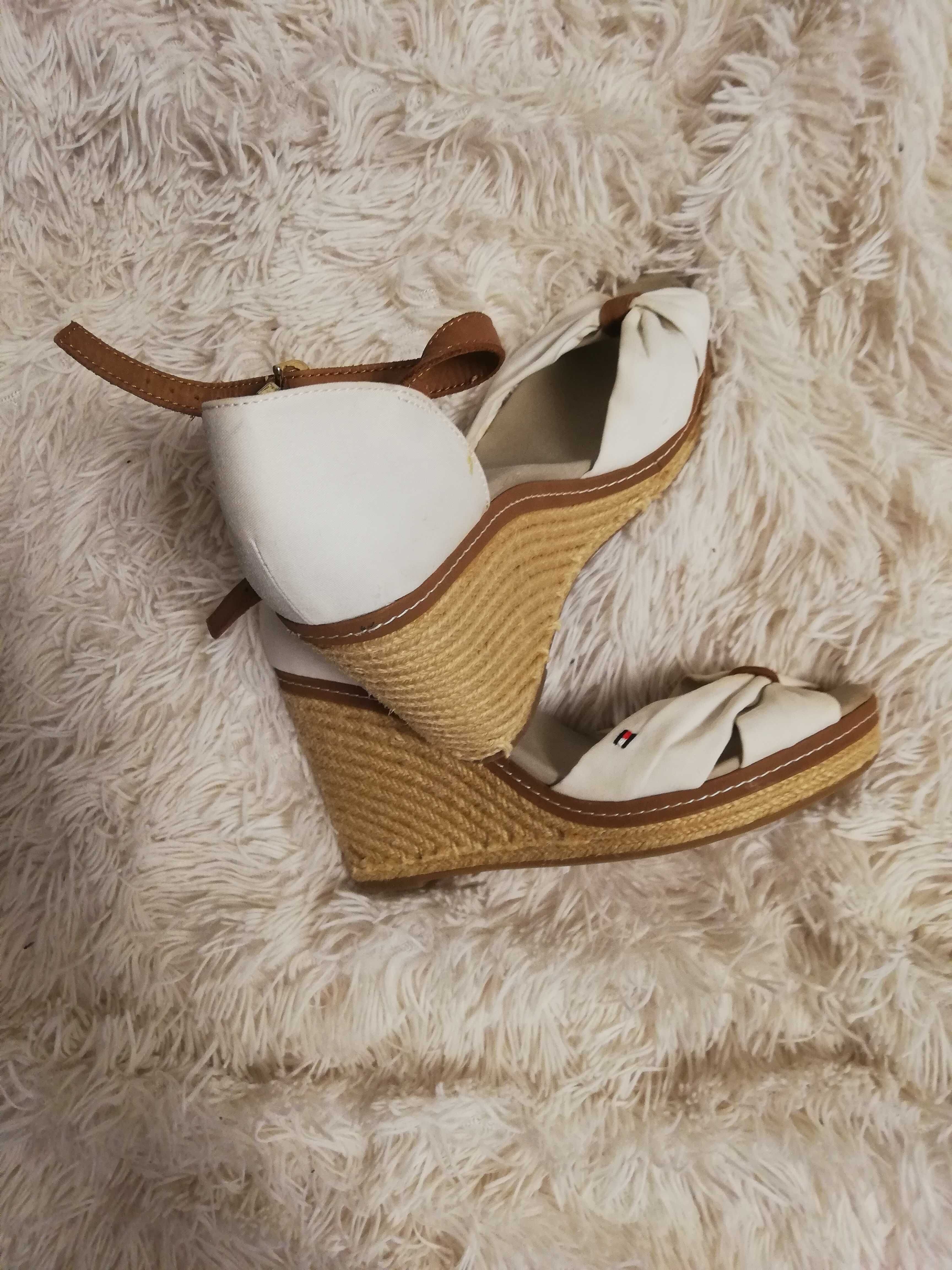 sandały Tommy Hilfiger 40 sandały 40 Tommy Hilfiger na koturnie skóra