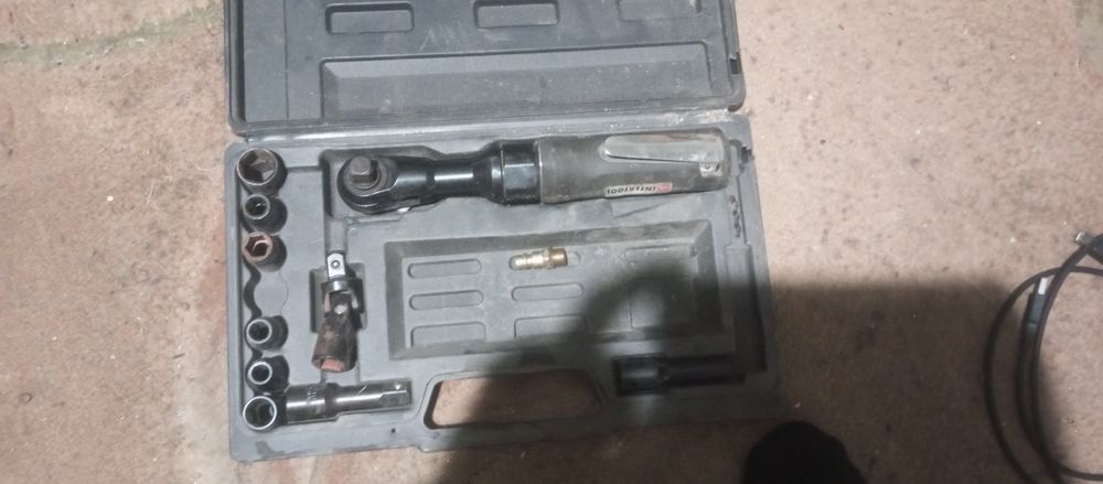 Кутовий гайковерт INERTUL