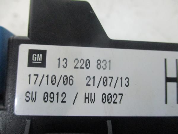 Caixa fusíveis / SAM / BSI OPEL Astra H Caravan (L35)