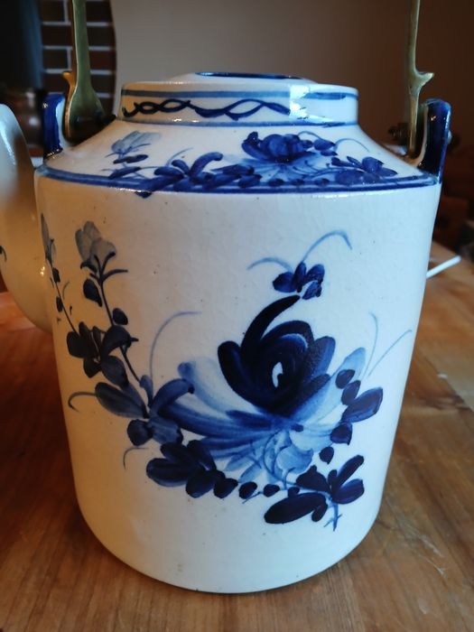 Чайник синьо- біла порцеляна