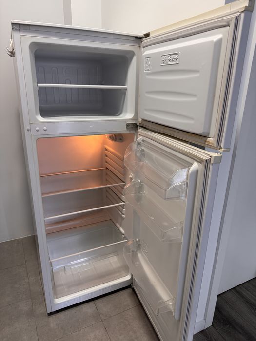 Frigorífico 2 portas KUNFT 240 – Usado, a funcionar