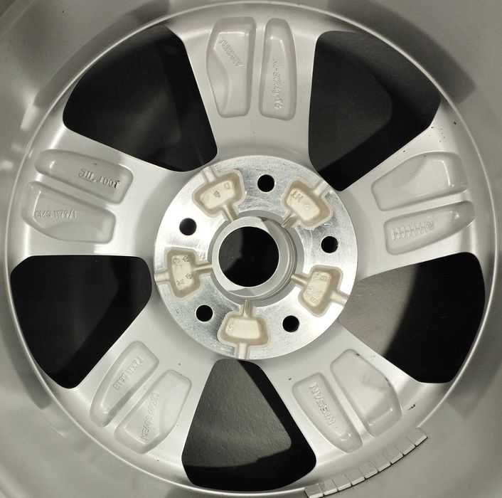 5x114,3 R17 ET 35 felgi aluminiowe Nissan JUKE PULSAR LEAF / kurier
