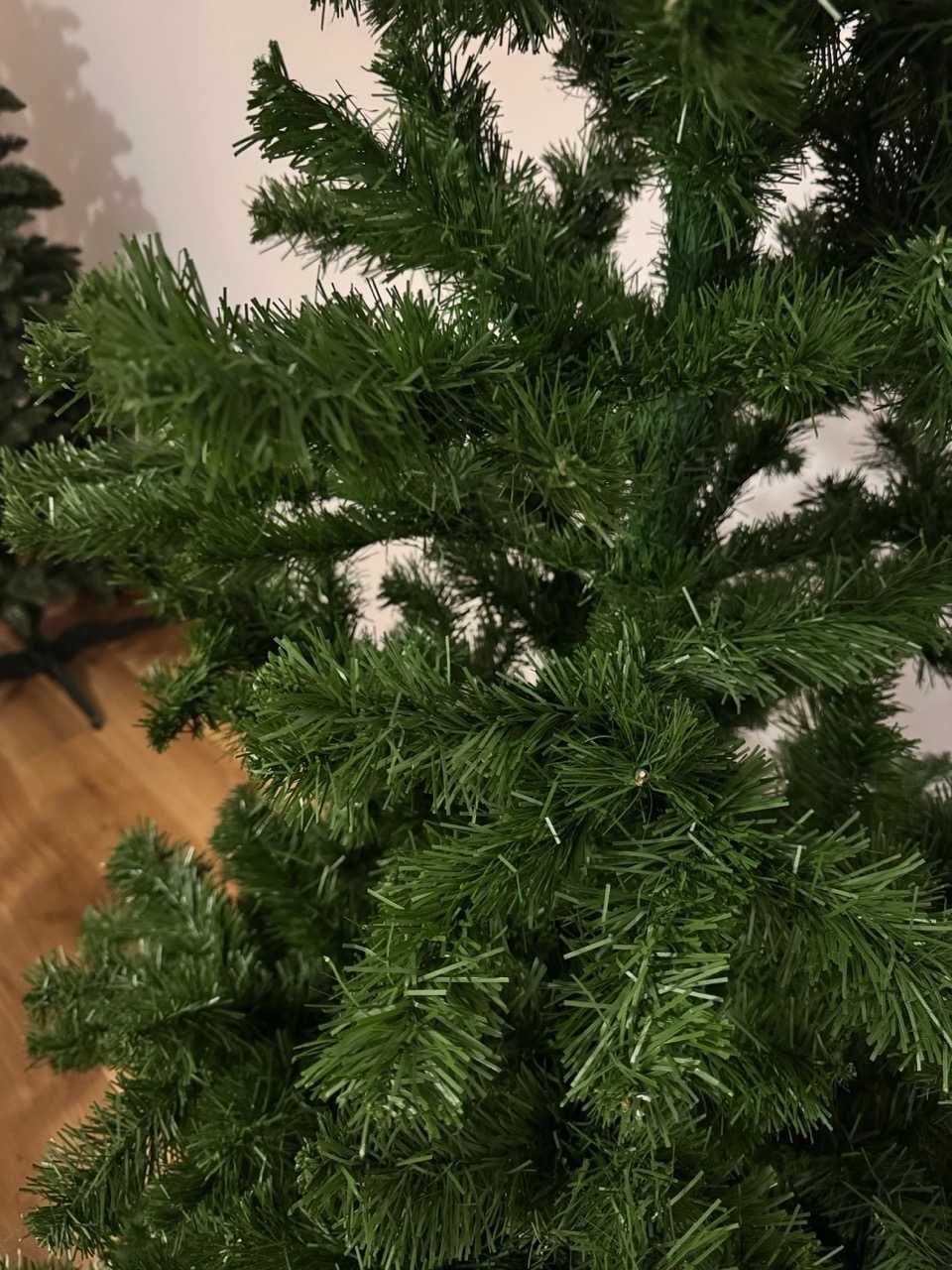 Choinka sztuczna w typie świerka 2,1m wys prawie nowa